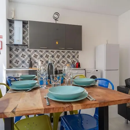 Unique & Super Aircon & Lift Apartment *