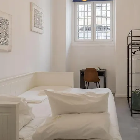 Unique & Super Aircon & Lift Apartment