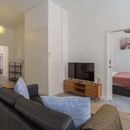 Unique & Super Aircon & Lift Apartment *