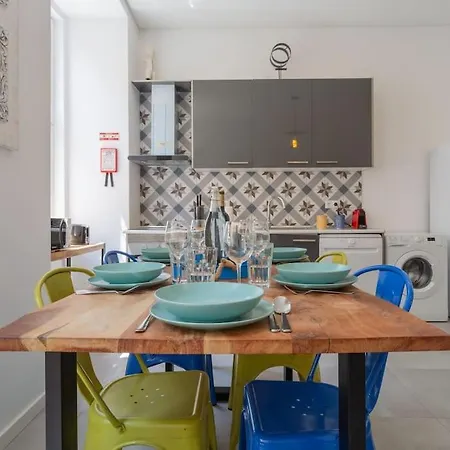 Unique & Super Aircon & Lift Apartment
