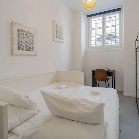 Unique & Super Aircon & Lift Apartment Lissabon