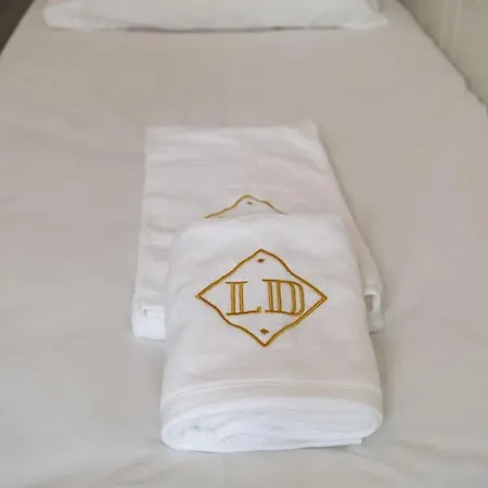 Апартаменти Unique & Super Aircon & Lift *