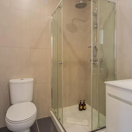 아파트 Unique & Super Aircon & Lift